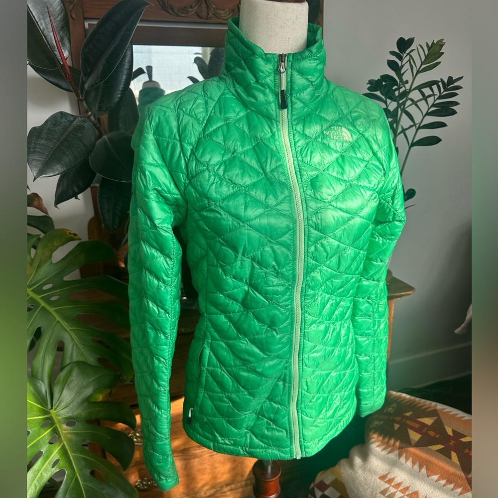 The North Face women’s thermoball emerald green zip up jacket size XS.